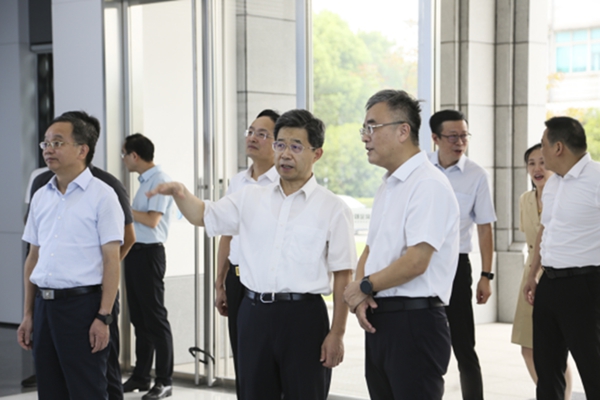 2831661839073616.jpg 常州市總工會(huì)調(diào)研常寶產(chǎn)改工作(1)(1)(1)210.jpg